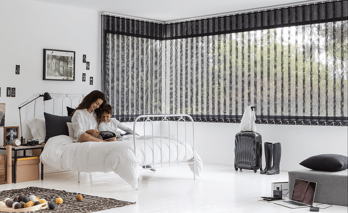 Ideas para usar cortinas verticales en tu estancia