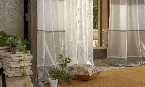 Cortinas verdes para una estancia relajada